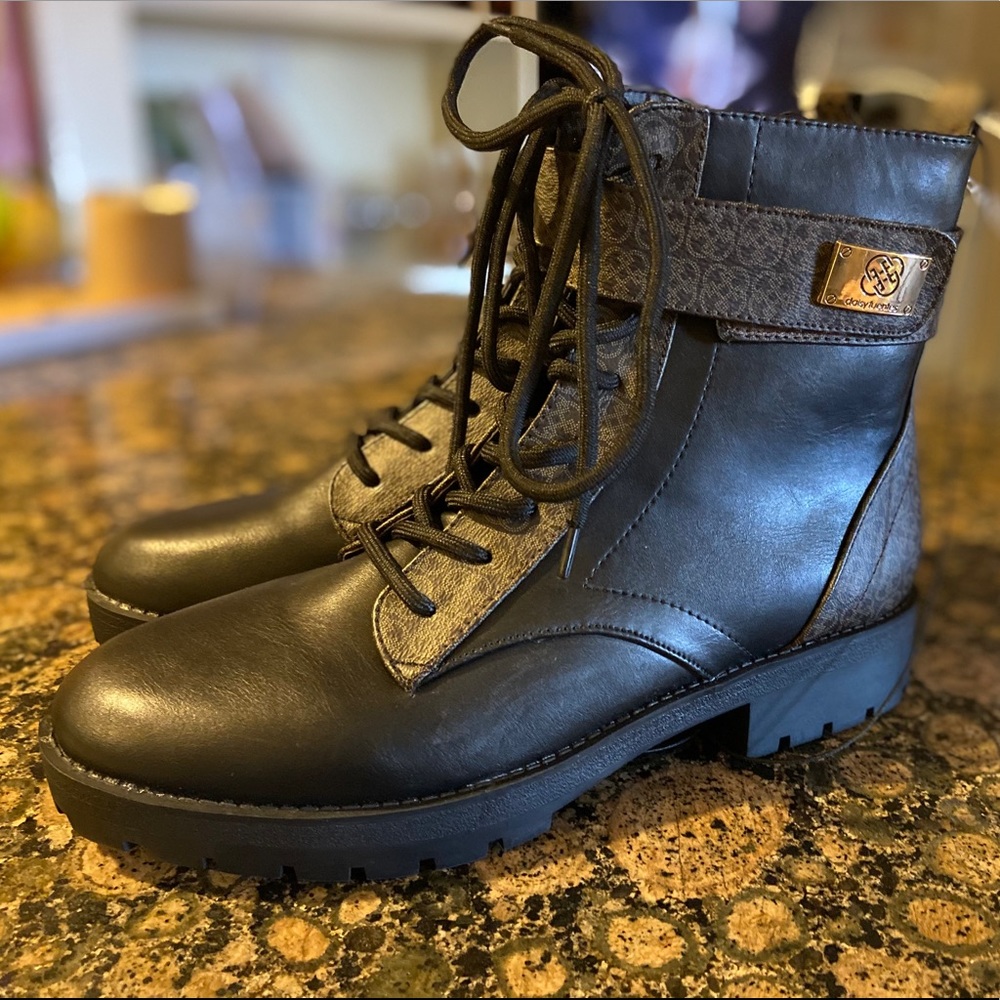 Daisy Fuentes lace up combat boots